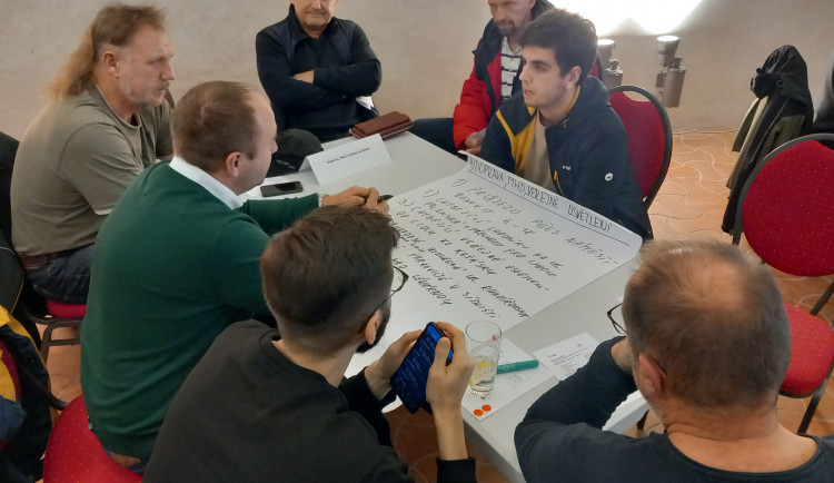 Policisté v centru, chodníky i veřejné osvětlení. Jihlavané řekli, co jim chybí