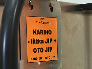 Robot v Nemocnici Jihlava rozváží jídlo, do budoucna může pomáhat i jinde