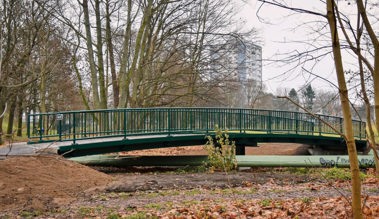 Mostek u Flošny je opět průchozí. Ušetří stovky metrů při obcházení