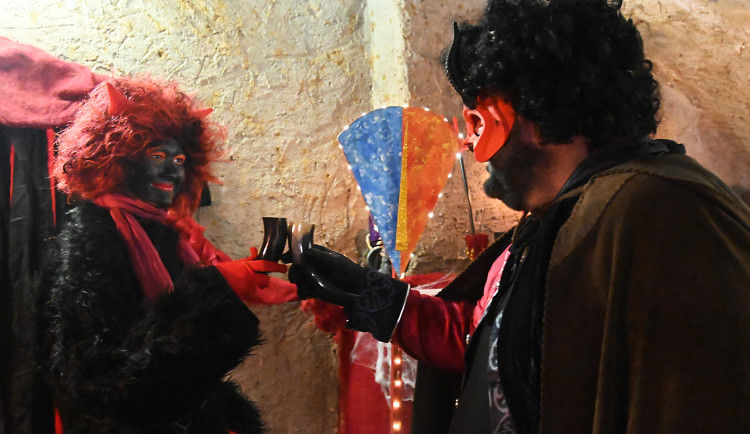 VIDEO: V jihlavském podzemí ze zabydleli čerti. Rodiny je mohou přijít navštívit