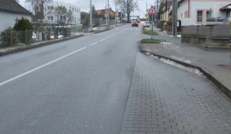 Řidič trolejbusu narazil do ženy, která čekala na zastávce. Policie hledá svědky. Foto: Se svolením Policie ČR