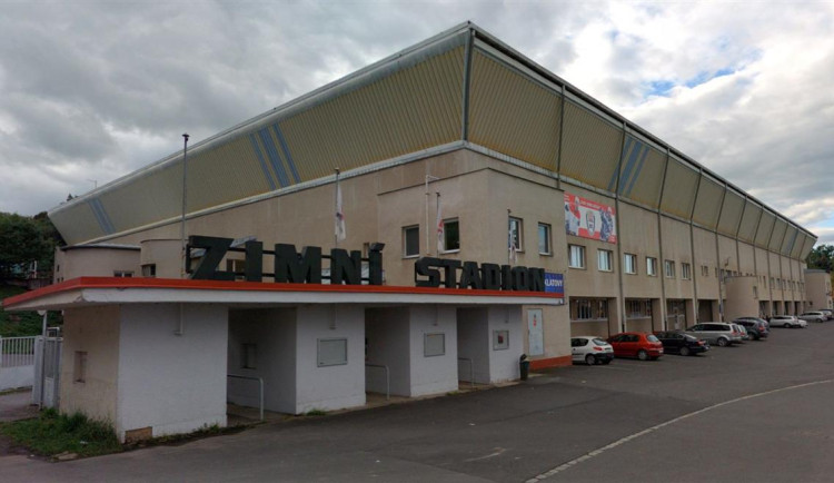 Hasiči několikrát vyjížděli k zimáku kvůli čpavku. Nikdo nás nevaroval, stěžují si místní