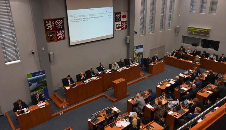 Milion korun pro Ukrajinu budil velké emoce na zasedání krajských zastupitelů