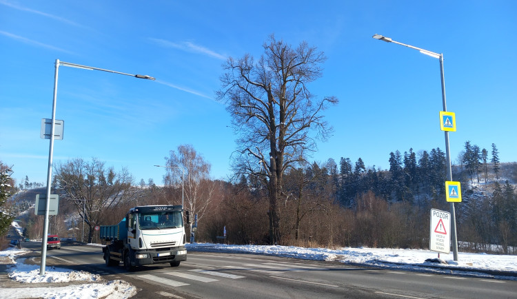FOTO: V Heleníně je nové osvětlení, úsekové měření bude od léta a to v obou směrech