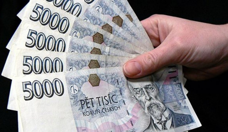 Podvodník si napůjčoval téměř 160 milionů, hrozí mu desetiletý pobyt za mřížemi