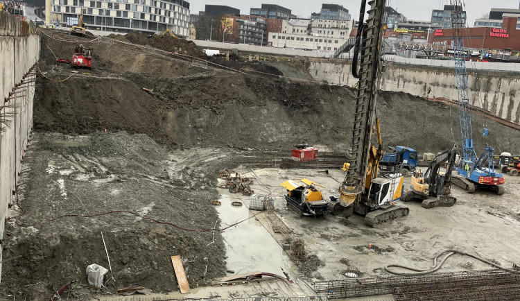 Po Prioru ani stopa. Základy Dornychu v Brně hlídá vánoční stromeček