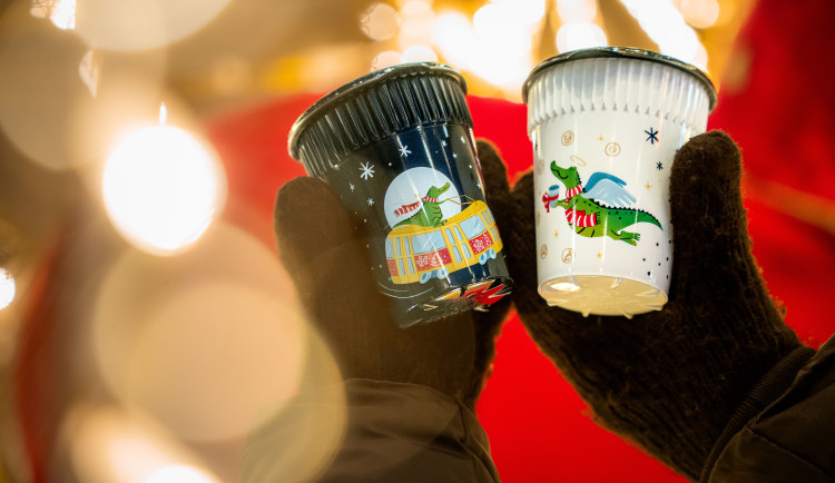 Brňané rekordně pomáhají ve vánoční sbírce, v kelímcích darovali přes tři miliony