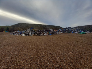 VIDEO: Na skládku v Henčově míří ročně 35 tisíc tun odpadků, plocha se rychle zaplňuje