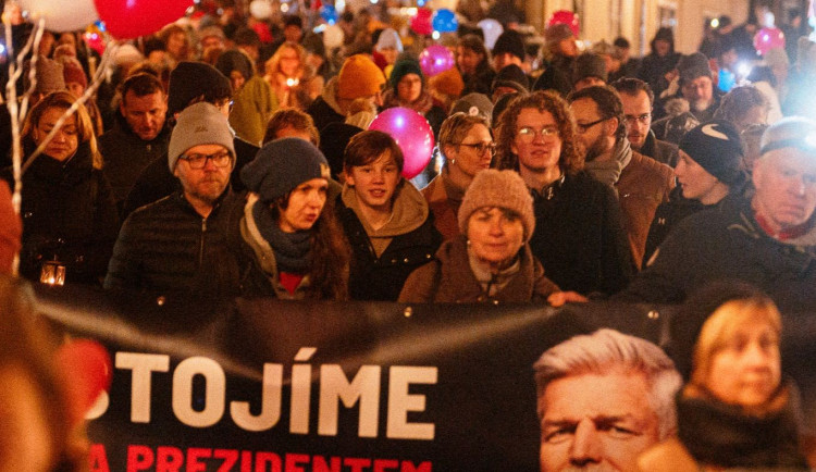 Milion chvilek donesl na Hrad téměř 176 tisíc podpisů na podporu prezidenta