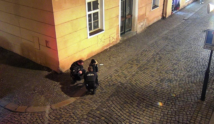 Dvouletý chlapec na ulici v Jihlavě volal babičku s dědou. Ti se obrátili na policii. Foto: Se svolením MP Jihlava