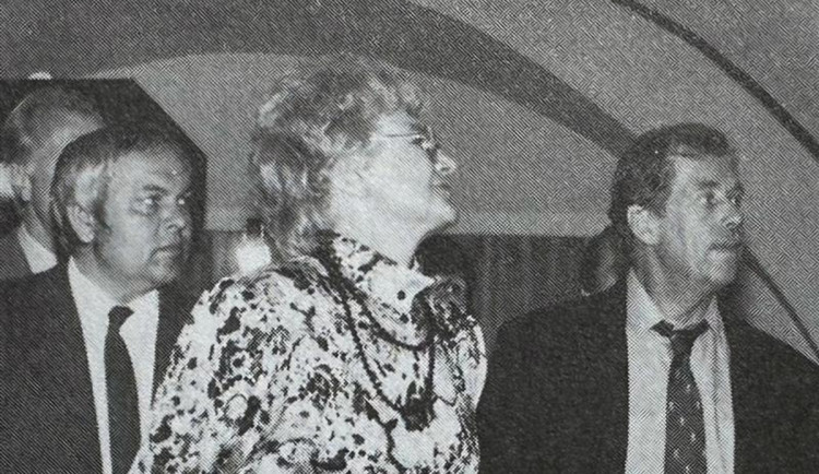 Daniela Brodská s prezidentem Václavem Havlem (1991) (reprofoto: kniha Jihlava). Foto: Poskytlo město Jihlava