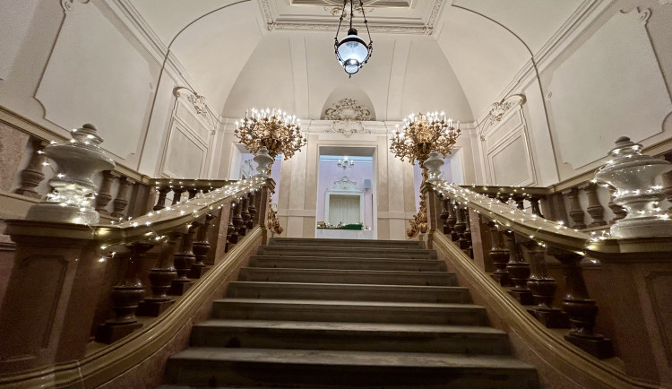 VIDEO: Zpět do minulosti. Vánoční zámek v Jeníkově se po mnoha letech otevřel lidem