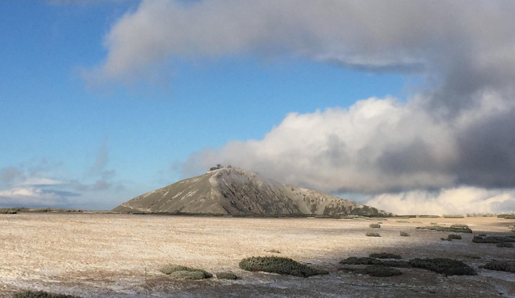 Sněžku zasáhl vítr o síle orkánu. Měl rychlost přes 128 km/h