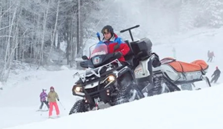 Pomohla náhoda. Na Ještědu si členové horské služby všimli bezvládně ležícího lyžaře