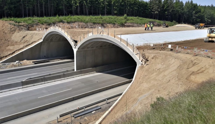 Na jihu Čech se příští rok otevře další část D3 a začne příprava stavby galerie