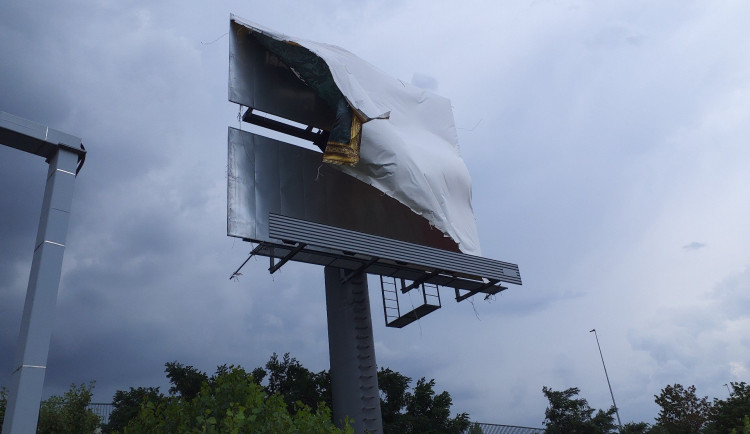Do Prahy míří silný vítr, meteorologové vydali varování