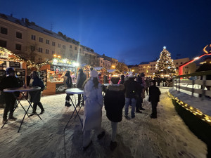 VIDEO: Nový rok na náměstí v Jihlavě. Stovky lidí sledovaly tišší ohňostroj