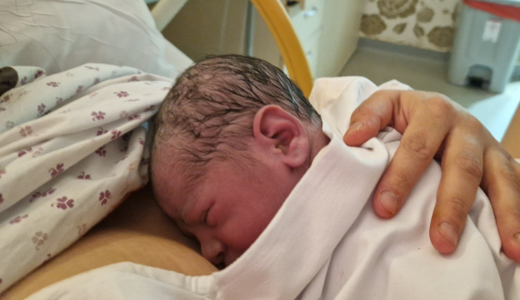 Prvním letošním miminkem je Justin. V Jihlavě se narodil deset minut po půlnoci. Foto: Se souhlasem Nemocnice Jihlava