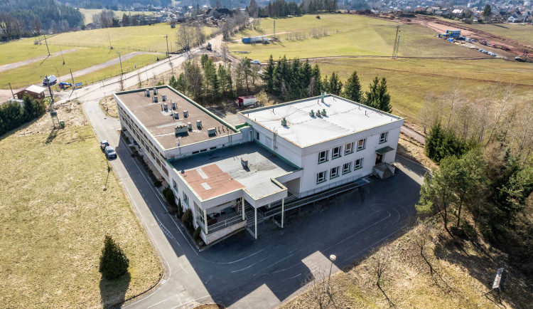 Z hotelu Štikov v Nové Pace má vzniknout školní kampus. Jednota bratrská shání finance ve sbírce