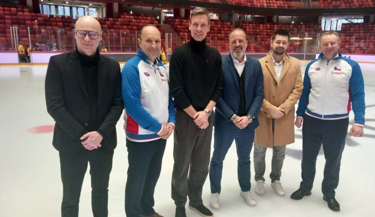 FOTO: Berdych přivezl Davis Cup do Horácké arény v Jihlavě. Tenisový svátek se blíží