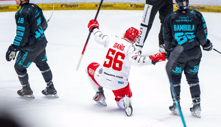 Hokejisté Třince vyhráli pod koučem Žabkou i popáté, porazili Karlovy Vary 6:3