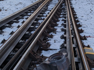 V Havlíčkově Brodě vykolejil cisternový vagon, omezený je provoz na Okrouhlici