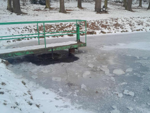 FOTO: Písek na ledě vyvolal v Třešti bouři. Akademie věd po kritice couvla. Foto: Petra Konířová