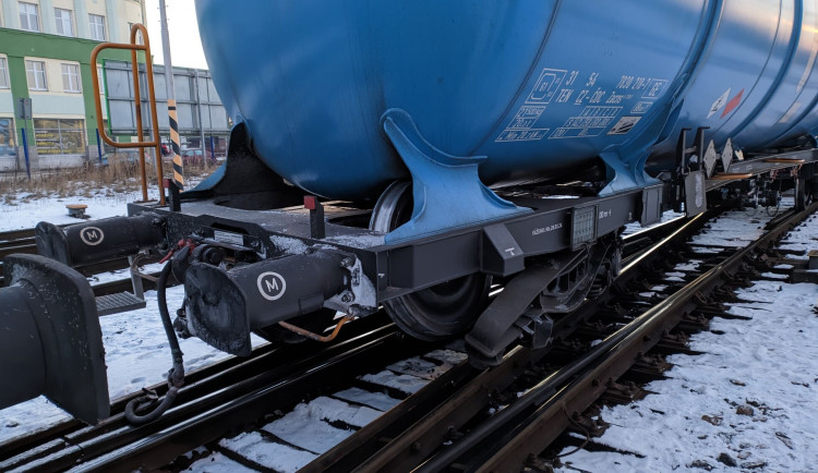 V Havlíčkově Brodě vykolejil cisternový vagon, omezený je provoz na Okrouhlici