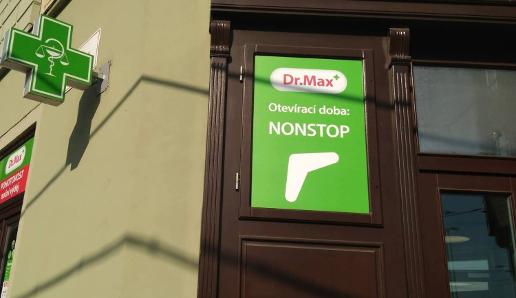 Lékárna u brněnského nádraží usiluje o návrat nonstop provozu