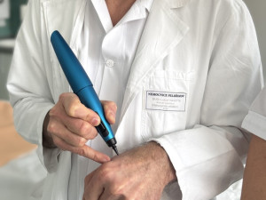 Pomoc za pár sekund. Pelhřimovská nemocnice nabízí ošetření speciálním perem