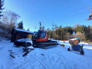 VIDEO: Vysočina žije zimou. Otevřené jsou sjezdovky, běžkařské okruhy i ledová stěna