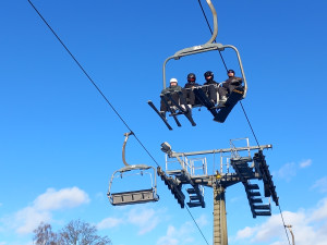 VIDEO: Vysočina žije zimou. Otevřené jsou sjezdovky, běžkařské okruhy i ledová stěna