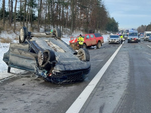 FOTO: Kritické ráno na dálnici D1, auta na Vysočině bourala v obou směrech