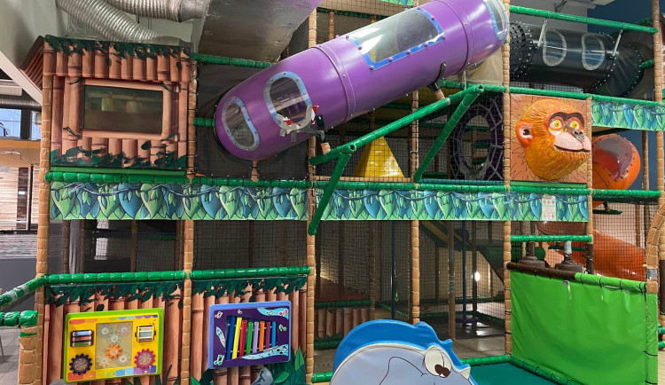 Prodám dětské hřiště i s tobogánem. Inzerát hradeckého centra zaskočil internet