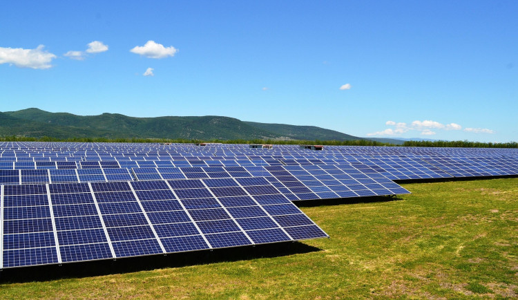 Pro stavbu fotovoltaické elektrárny v Ralsku bude Liberecký kraj hledat partnera