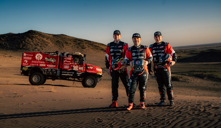 Posádka Aleše Lopraise, David Křípal je nalevo. Foto: Se svolením Aleše Lopraise