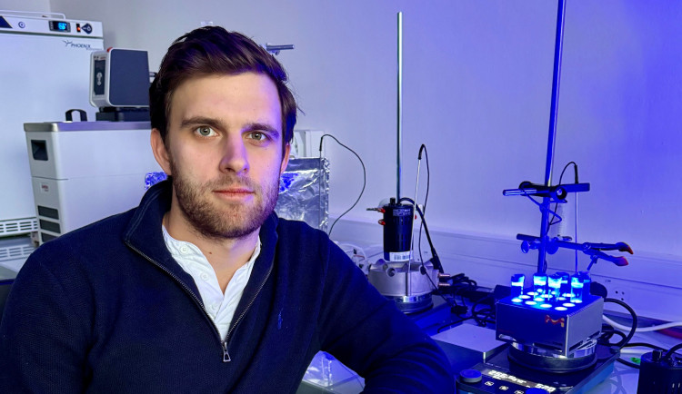 Vědci z Olomouce vyvinuli ekologický a levný způsob výroby peroxidu vodíku