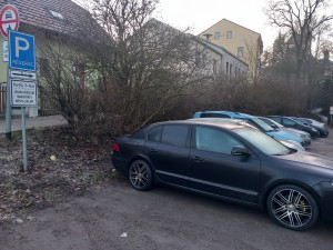 Parkování v Jihlavě XXVI: Kousek od náměstí je trochu utajené parkoviště zdarma