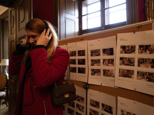 FOTO: Zámek v Lukách nad Jihlavou obsadili filmaři. Natáčí tam komedii