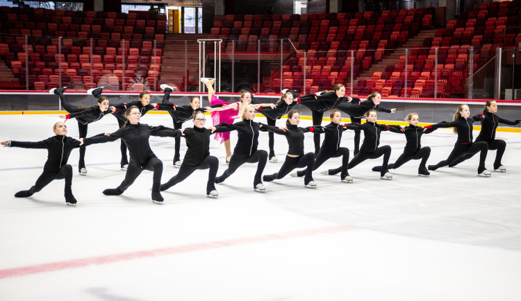 Horácká aréna je novým domovem jihlavských krasobruslařek. Na led chodí už za tmy