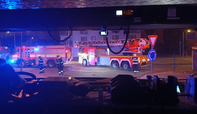 Hasiči v noci zasahovali v Hruškových Dvorech. Varnou desku zapnul zřejmě kocour. Foto: Poskytla JSDH Jihlava