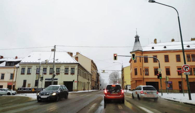 Na Vysočině sněží. Na silnicích začínají problémy, od rána bouralo 18 řidičů