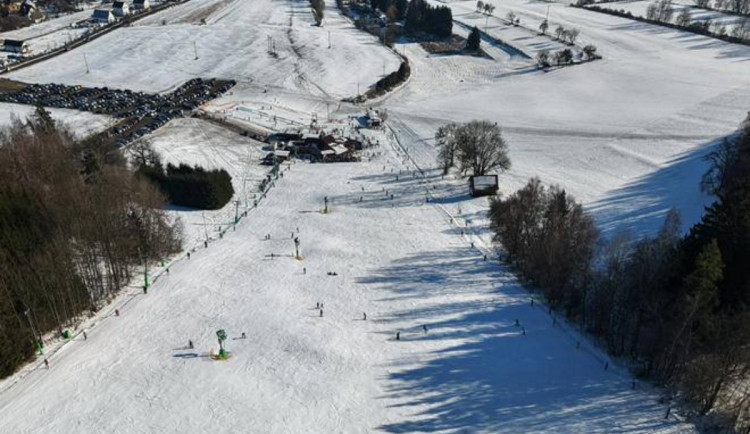 Lyžaři se radují, podmínky v areálech na jihu Moravy jsou nadále dobré