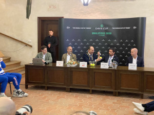 VIDEO: Zima a hokejová tradice. Švédští tenisté se v Jihlavě cítí jako doma