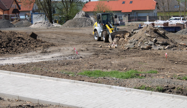 Sokolov prodal první parcely ve Vítězné ulici, další aukce je v plánu v březnu