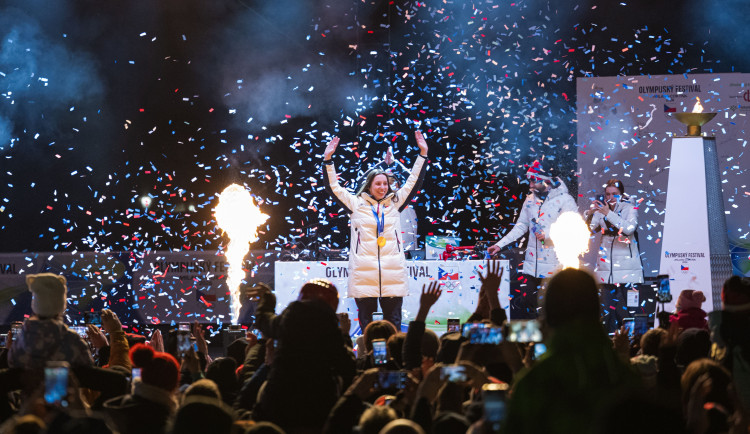 Snowboardistku Maděrovou vítaly v Budějcích stovky fanoušků
