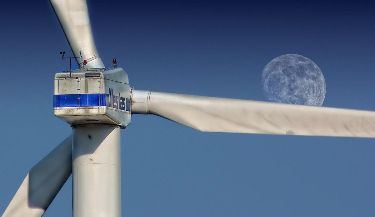 Obří větrné elektrárny vyšší než plzeňská věž. Lidé se proti jejich stavbě bouří