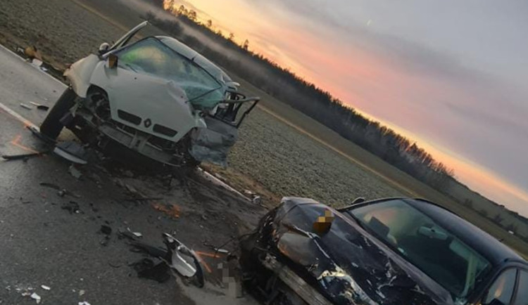 Silnici mezi Jaroměřicemi nad Rokytnou a Myslibořicemi uzavřela nehoda. Foto: Se svolením Policie ČR