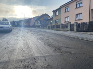 FOTO: Rošického ulice připomíná tankodrom. Město připravilo nový projekt a čeká na jaro