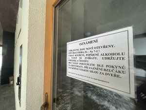 Moderní toalety v Třešti obstály. I po měsících jsou podle starosty jako nové